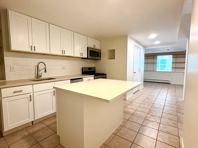 542 Clinton St #1 — Photo 3