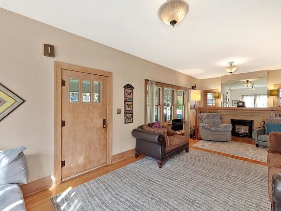 5th image of 872 N Buffum Ave