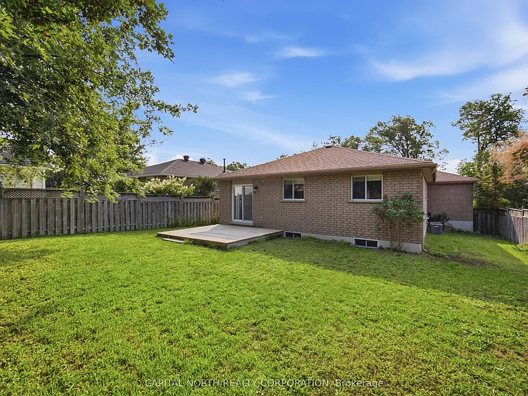 126 Marsellus Dr — Photo 38