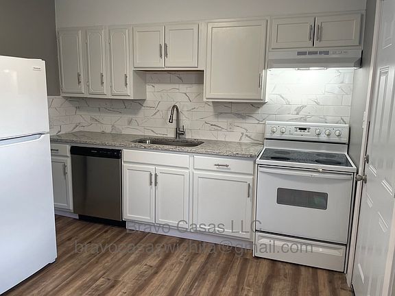 4th image of 2221 S Glendale St