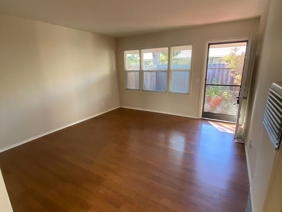 1st image of 527 Matadero Ave #7