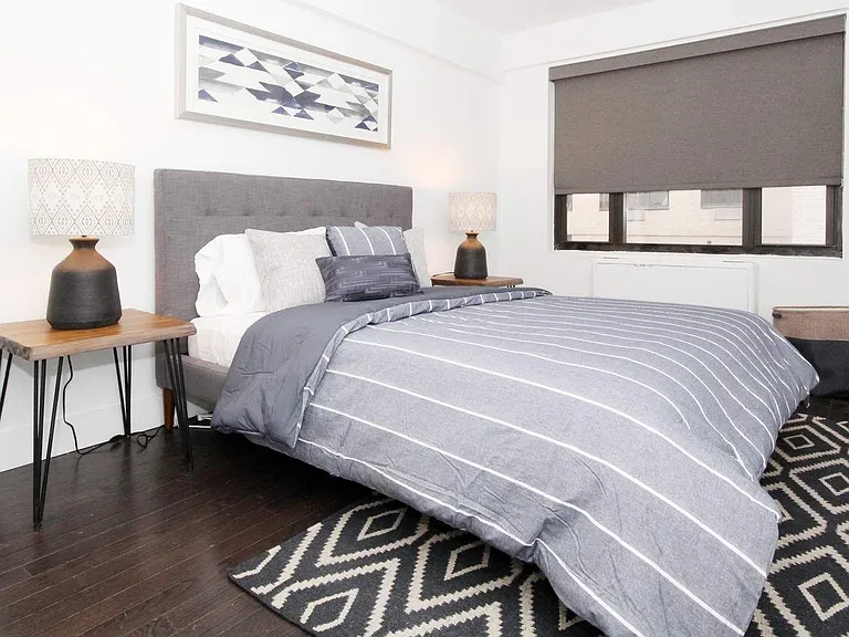 210 E 47th St #3C — Photo 4