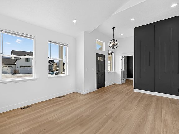 3rd image of 572 W 500 N