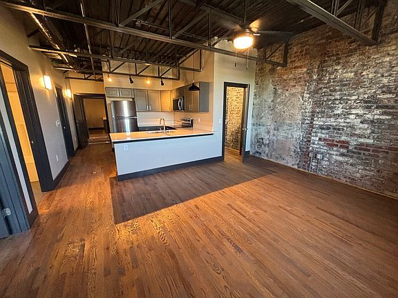 4th image of 34 1st St NE Unit 201
