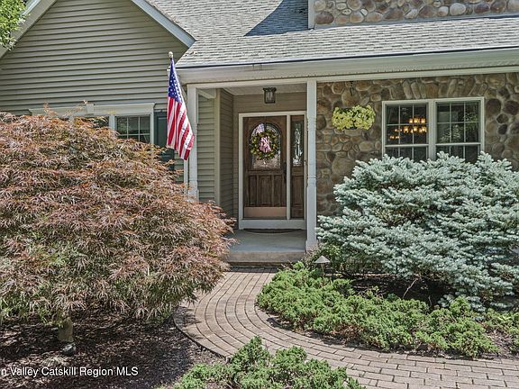 2nd image of 85 Chadwycke Court