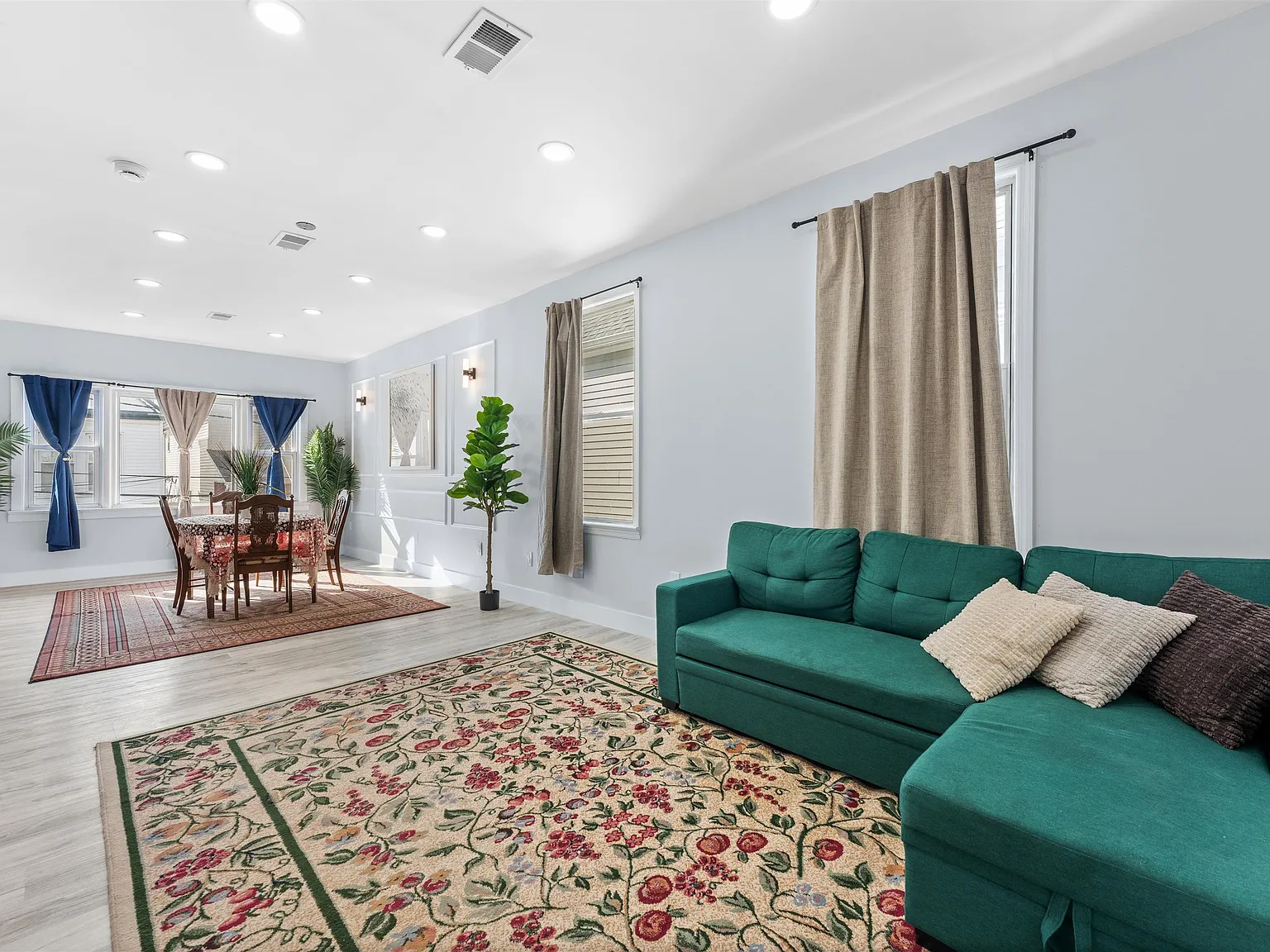 5 bed, 2.0 bath, $3,800 — Photo 2