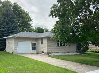 404 N Depot St, Parkston, SD 57366