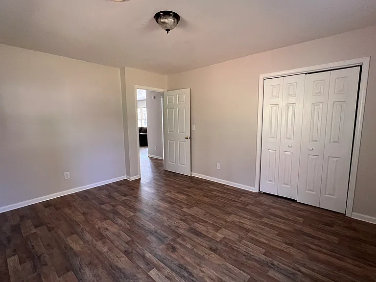1828 Memorial Hwy — Photo 18