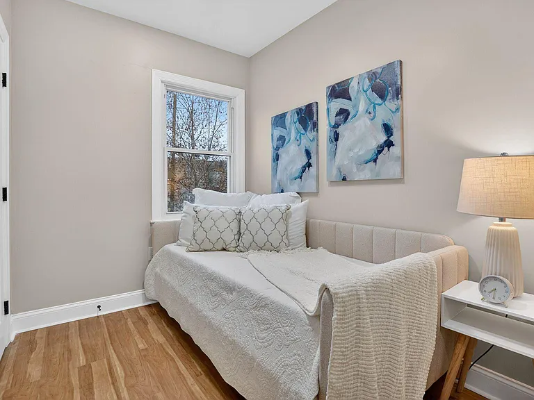 212 36th St NE #3 — Photo 2