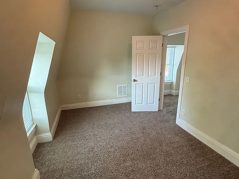 21 N Kershaw St — Photo 43