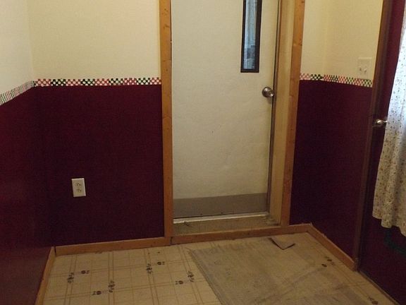 3rd image of 370 Badger Hill Trl