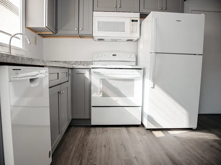 347 E High St — Photo 3