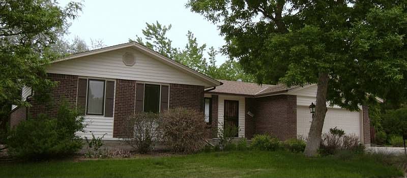 Ranch w/2 car garage