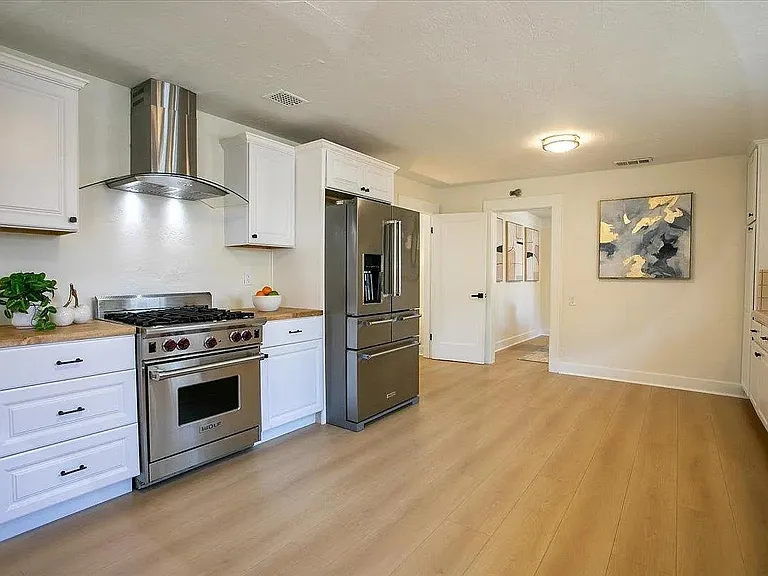 524 8th Ave — Photo 3