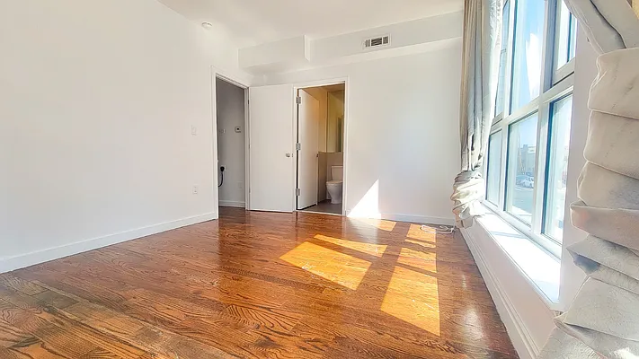 Rented by FLATS & PADS LLC | media 11