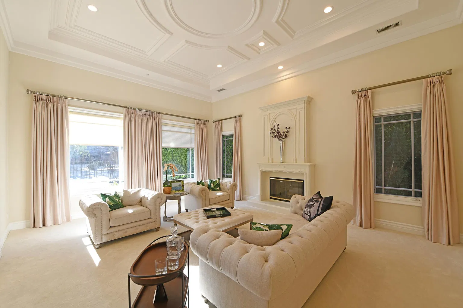 512 N Roxbury Dr