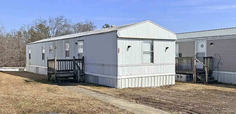 1st image of 32 Blake Dr #32