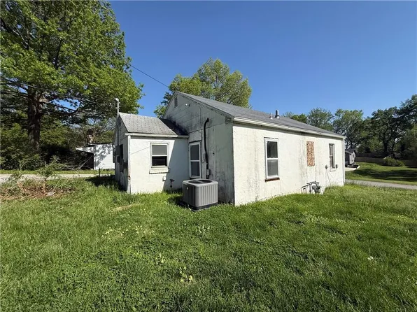 2904 NE Parvin Rd, Kansas City, MO 64117
