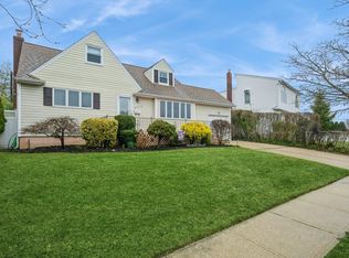 3574 Sarah Dr, Wantagh, NY 11793