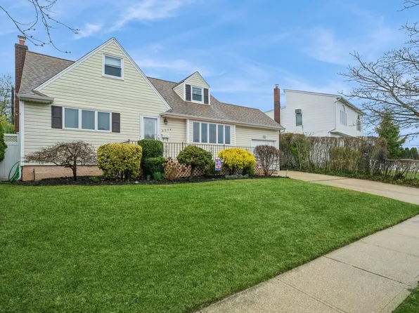 3574 Sarah Drive, Wantagh, NY 11793