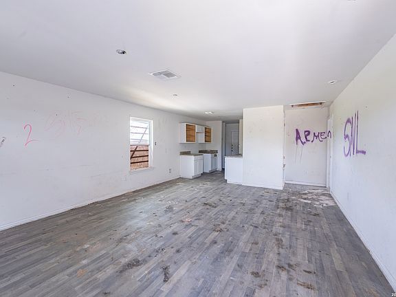 4th image of 1003 YUCCA ST