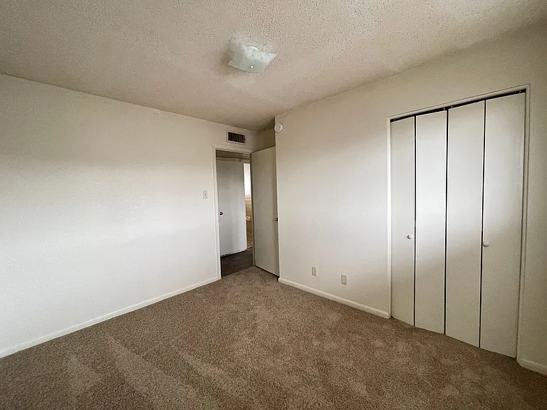 805 W Hallmark Ave — Photo 8