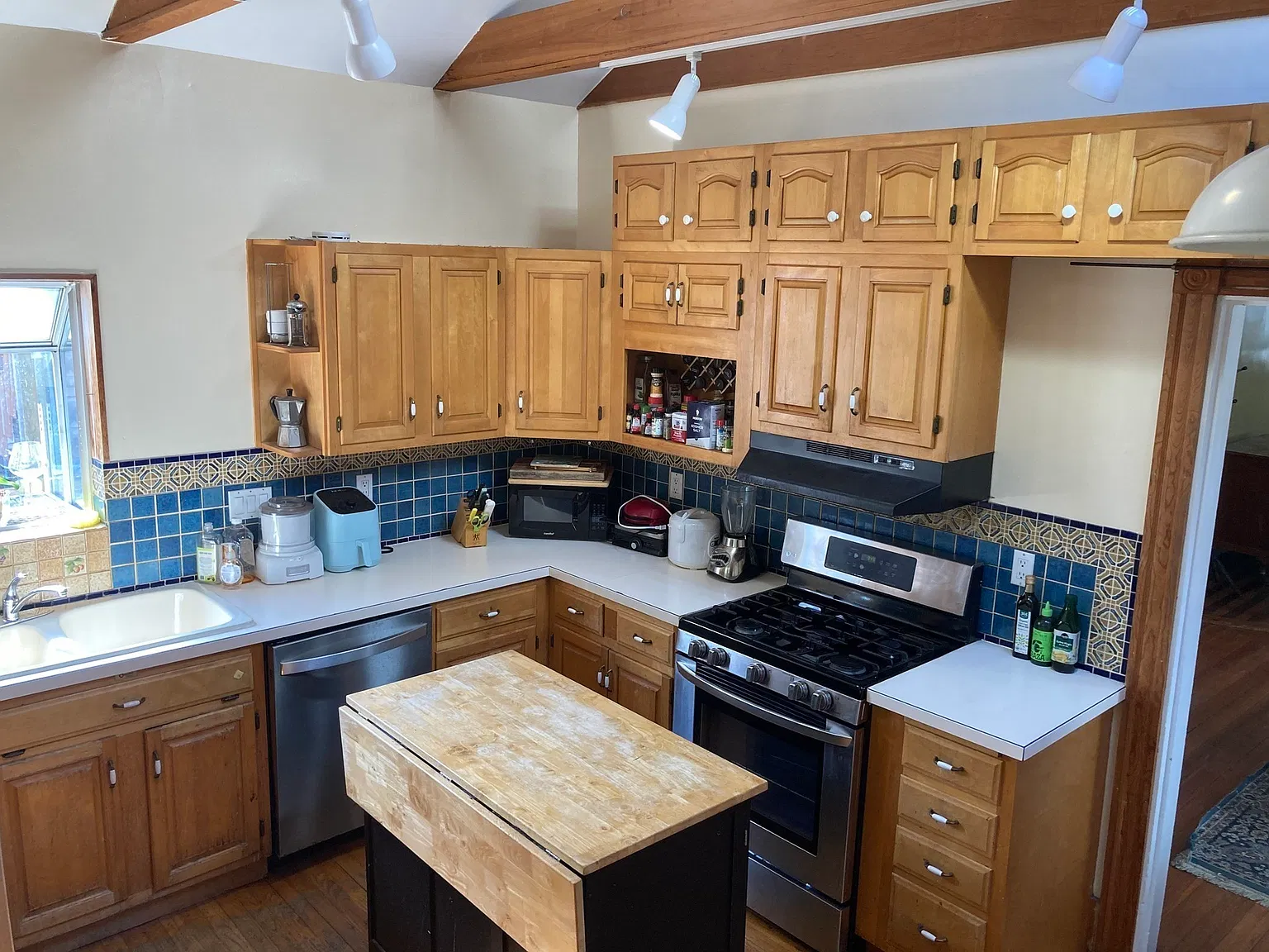 5 bed, 2.5 bath, 1775 sqft, $5,400 — Photo 1