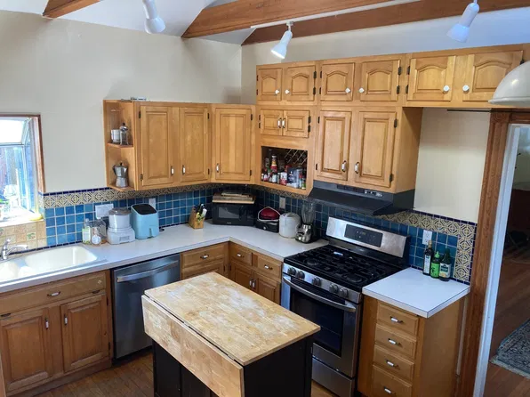 81 Munroe St, Somerville, MA 02143