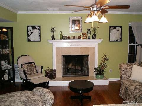 1st image of 16 Royal Dr