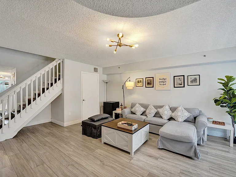 173 Riviera Cir — Photo 3