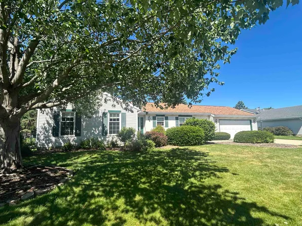 919 N Wuthering Hills Dr, Janesville, WI 53546
