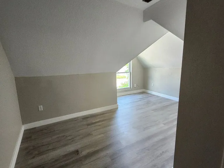 203 W Morrison St — Photo 9