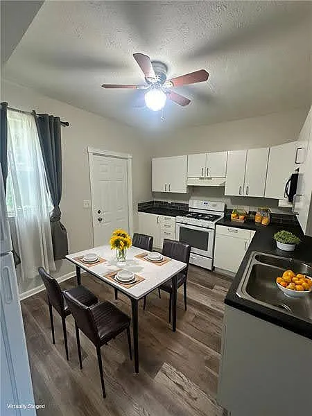 2 bed, 1.5 bath, $1,400 — Photo 2