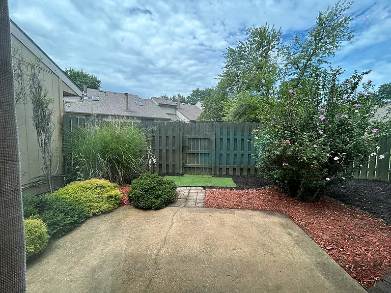 12204 Charlotte St — Photo 47