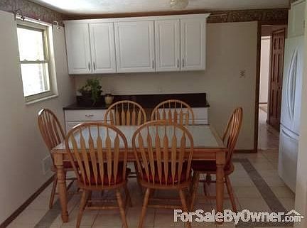 Beverage Bar
						:
						Table Setting Included