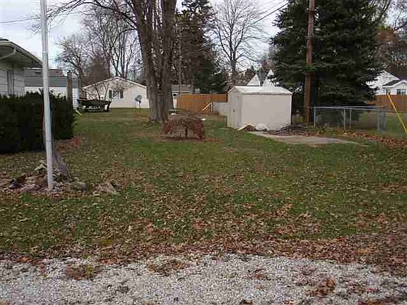 2nd image of 1924 Saint Clair Blvd