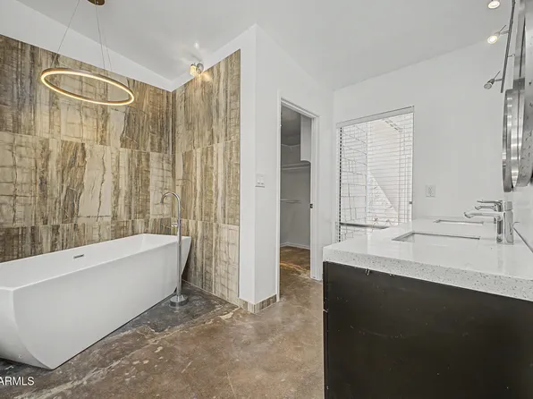 6640 N CHATELAINE Place, Phoenix, AZ 85014