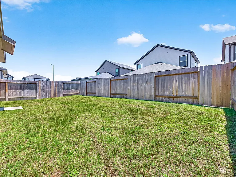 2711 Misty Meadow Ln — Photo 12