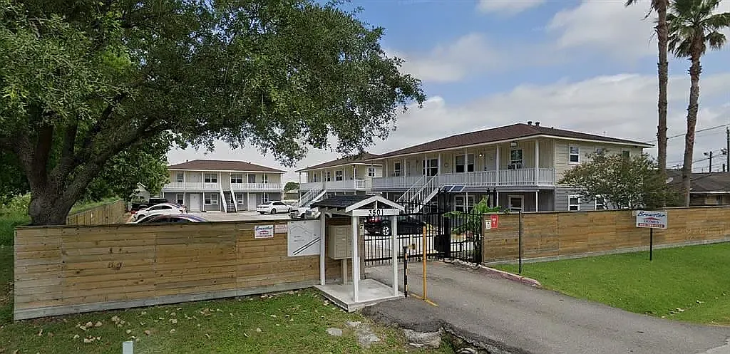 2 bed, 780 sqft, $995 — Photo 1