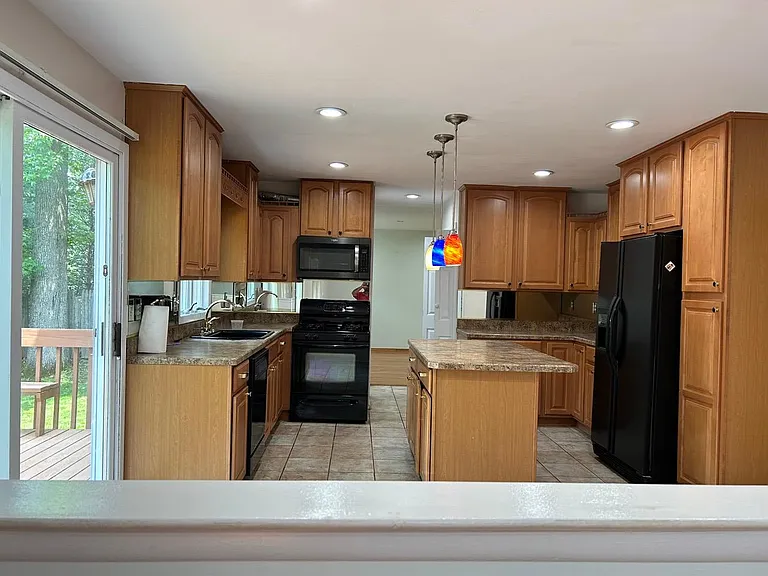 75 Calvert Ave E — Photo 7