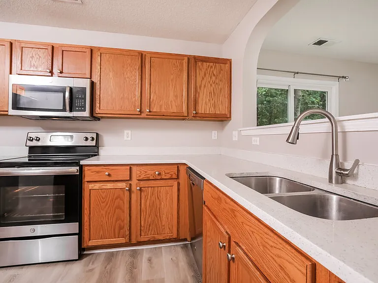 70 Brookhaven Dr — Photo 8