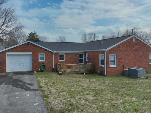 210 Bratton Ave, Lafayette, TN 37083