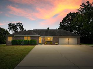 3385 W 183rd St, Stilwell, KS 66085