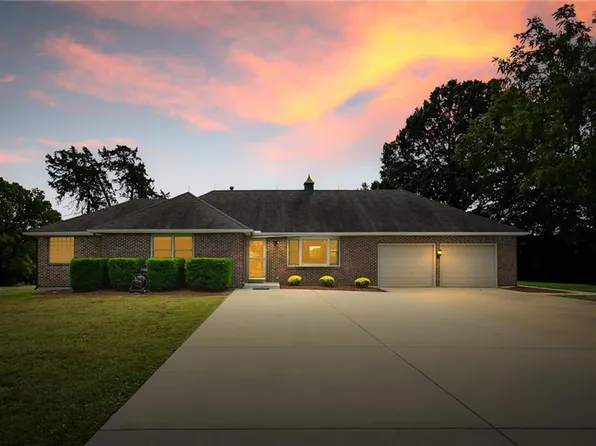 3385 W 183rd St, Stilwell, KS 66085