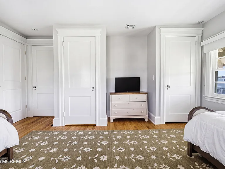 125 Cedar Ave — Photo 59