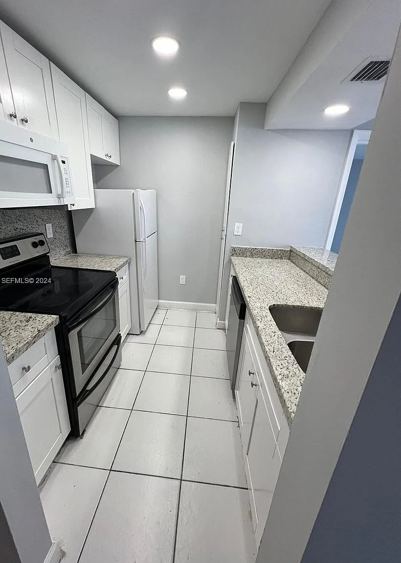 2 bed, 960 sqft, $1,950 — Photo 2