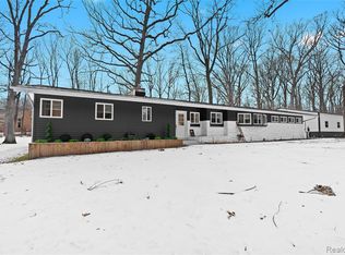 2566 Harrington Rd, Rochester Hills, MI 48307