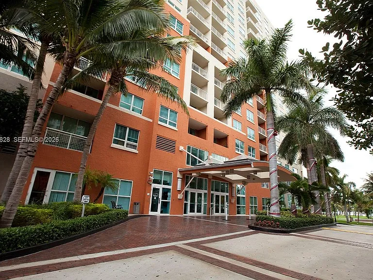 2000 N Bayshore Dr #211 — Photo 17