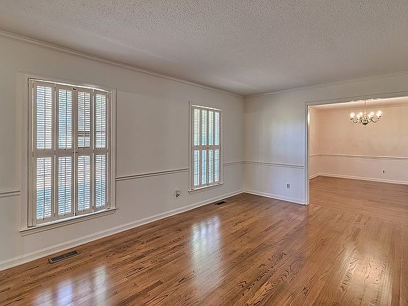 Hardwood & built-in shutters
