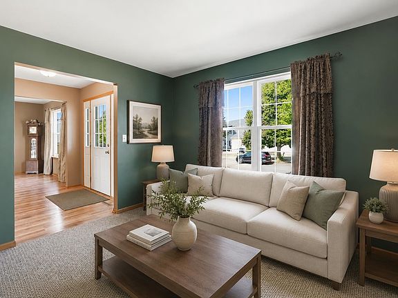 3rd image of 801 Goldfinch Ln